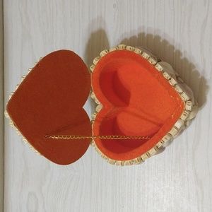 Vintage 1950s Davar Taiwan Whale Seashell Chained Jewelry Box